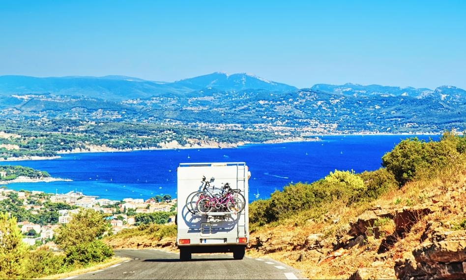 ¿En coche a la costa en Italia? Esto es lo que pagaremos por el combustible y las carreteras