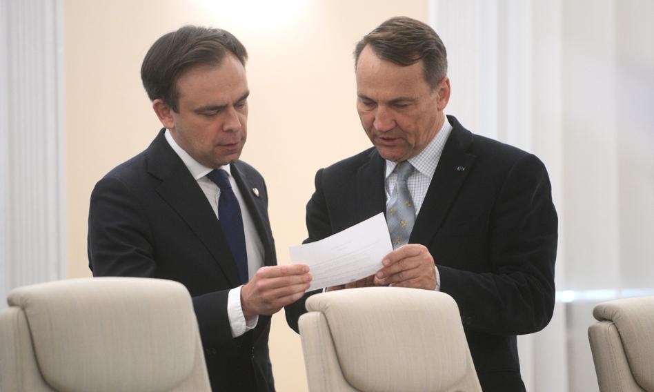 Sikorski als premier, en het ministerie van Financiën als onderdeel van een nieuw superministerie. Wat werd er besloten tijdens de bijeenkomst van de coalitieleiders op 15 oktober?