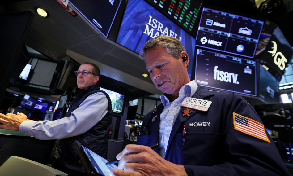 Nessun cambiamento a Wall Street. Gli investitori trattengono il fiato in attesa dei colloqui tra Stati Uniti e Cina