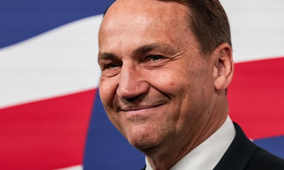 Poles stirred trust. Sikorski overtook Nawrocki, Trzaskowski pushed Duda