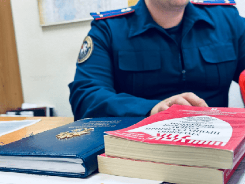 Les élèves de Novgorod ont découvert le métier de policier lors d'une réunion d'orientation professionnelle.