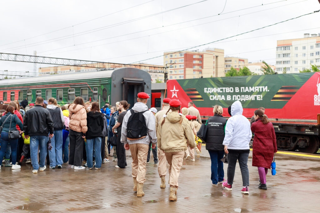 El pasado y presente militar de nuestro país fue presentado a los novgorodianos por el tren de propaganda del Ministerio de Defensa ruso.