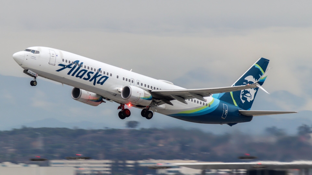 Computer Glitch Grounds Every Alaska Airlines Flight