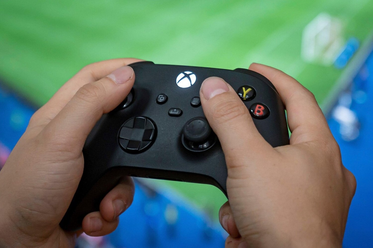 Leaked Xbox Handheld Looks a Little Wonky—but in the Best Way