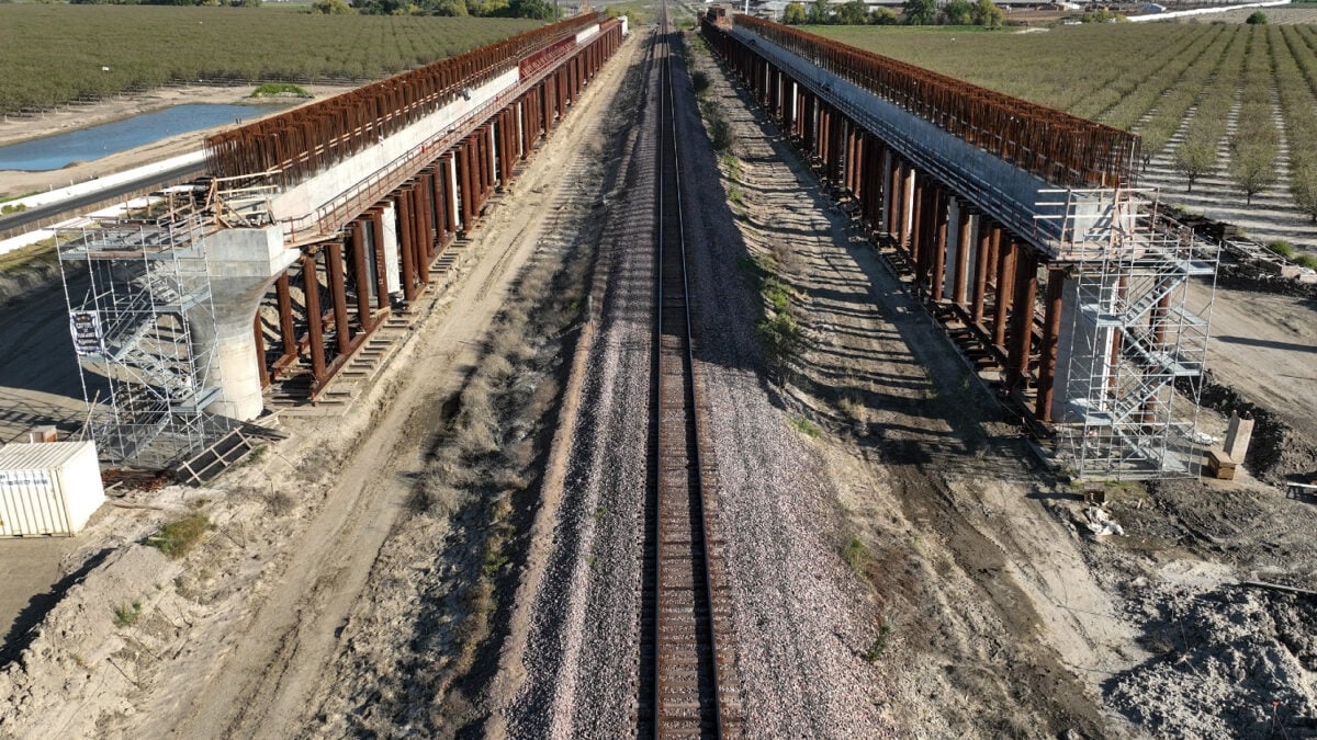 Trumps ministerie van Transport dreigt financiering voor hogesnelheidslijn in Californië in te trekken