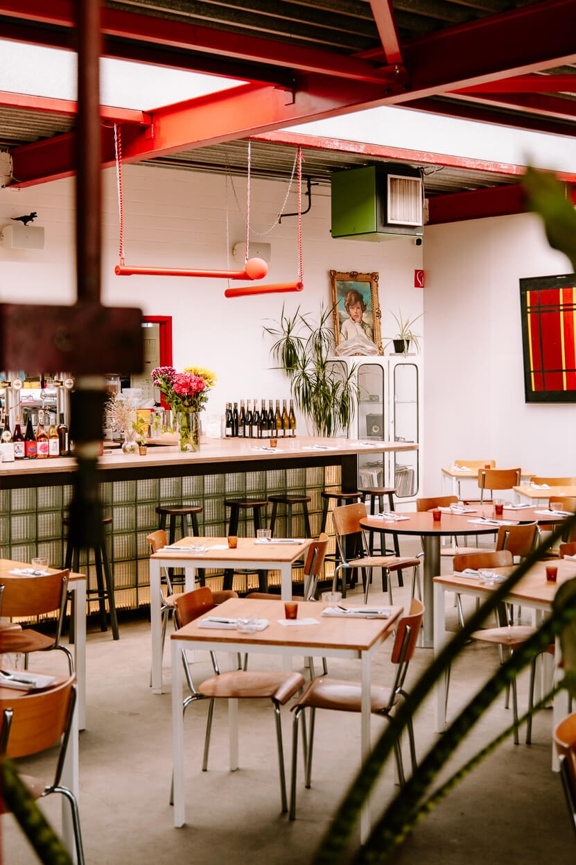 Restaurant V12 Amsterdam: rauwe hotspot in Amsterdam-Noord