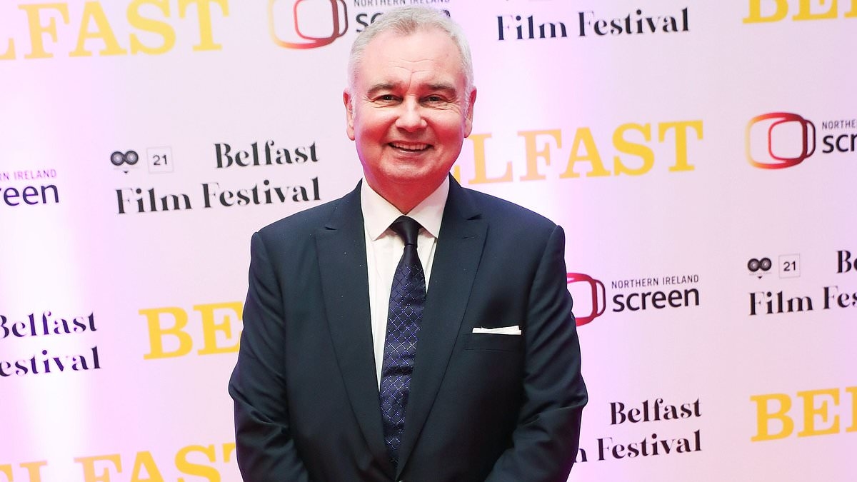 A agonizante batalha de 40 anos de saúde de Eamonn Holmes... enquanto produtor veterano gera preocupação após cair da cadeira em transmissão ao vivo na TV