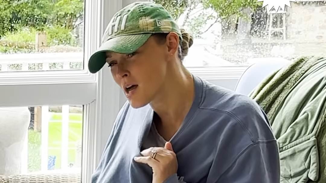 Kylie Kelce ofrece una mirada poco común a la casa de $6 millones que tiene con Jason mientras administran cuatro niñas y dos podcasts.
