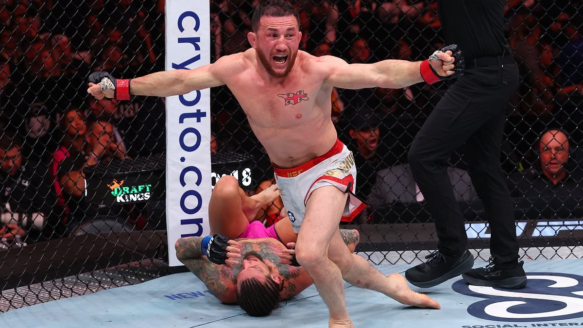 Merab Dvalishvili strangola Sean O'Malley fino alla sottomissione davanti a Donald Trump all'UFC 316 prima di saltare oltre l'ottagono per parlare con il presidente nel New Jersey.