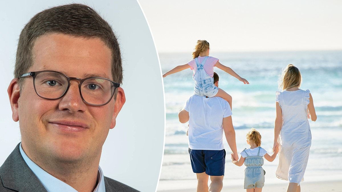 Eltern SOLLTEN bestraft werden, wenn sie ihre Kinder während der Schulzeit in den Urlaub mitnehmen, sagt LEE BOYCE – hier sind drei Ideen, wie Familien einen günstigeren Urlaub machen können