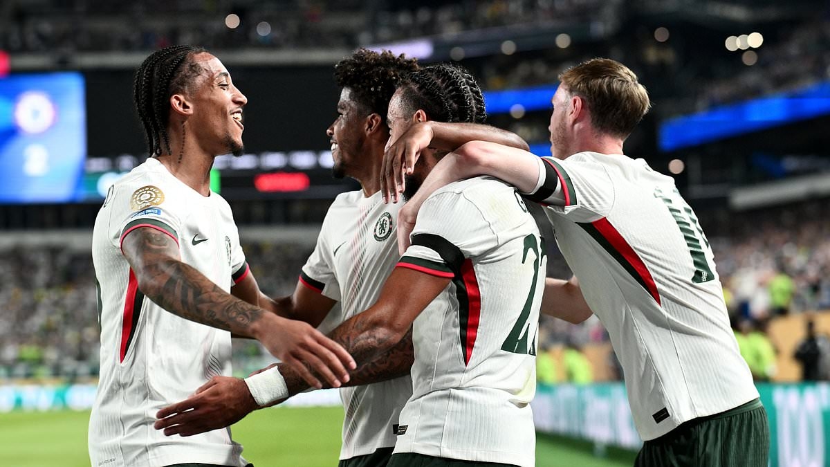Palmeiras 1-2 Chelsea: Estevao'nun muhteşem vuruşuyla gelecekteki takım arkadaşlarını şaşırtmasının ardından Mavi-Beyazlılar, geç gelen kendi kalesine attığı golle Kulüpler Dünya Kupası yarı finallerine yükseldi