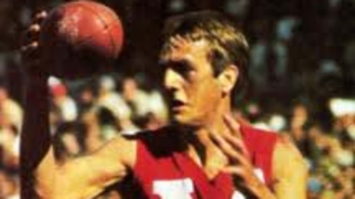 Footy world mourns AFL Hall of Fame star Barrie Robran after news of his death caused a dramatic moment on live radio