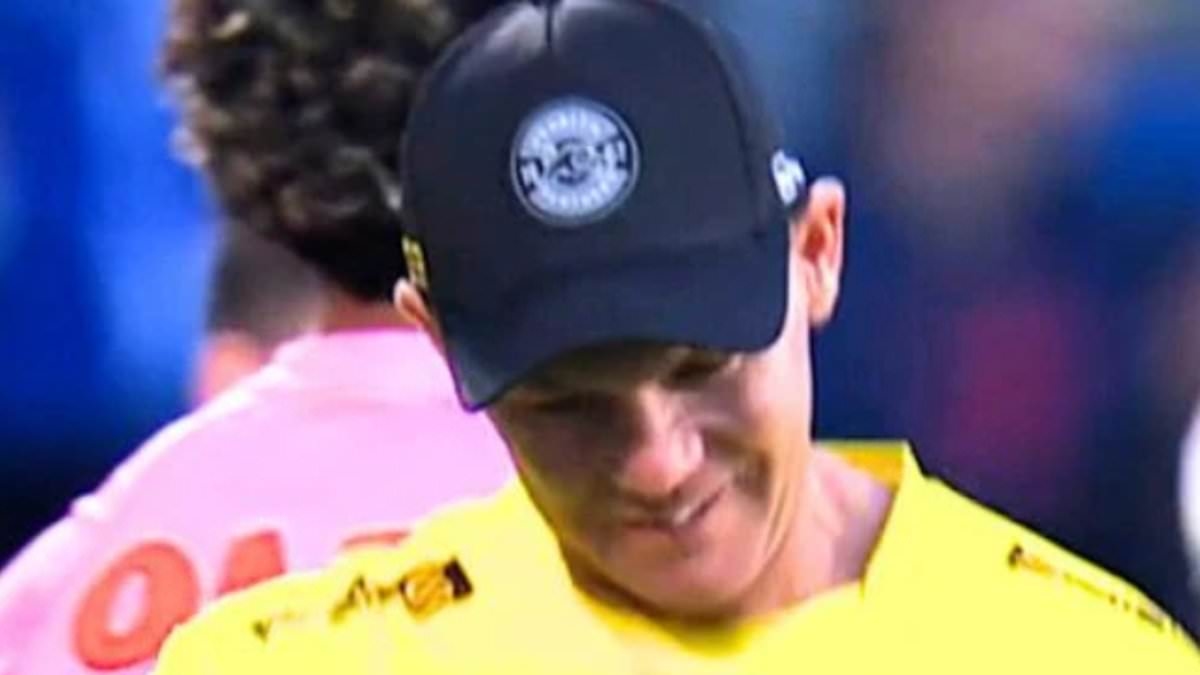 See why footy fans are accusing NRL trainer of the lowest act of the season: 'Ban him for a year!'