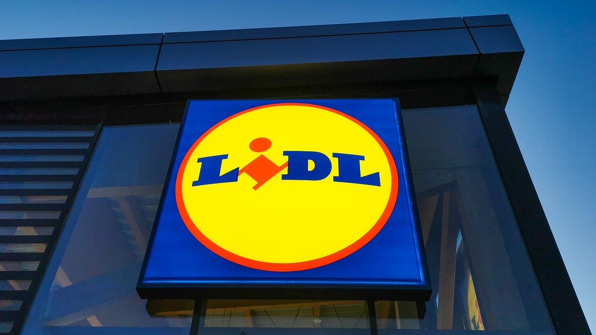 19-jähriger Lidl-Kunde war angewidert, als er ein augenähnliches „Wachstum“ bei einem beliebten Snack entdeckte, den Millionen von Menschen genießen