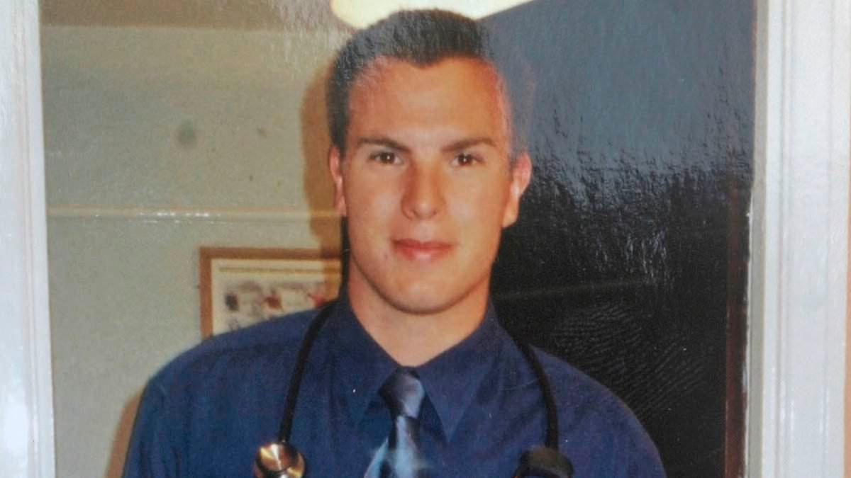 Selbstmord, Nasenbluten und eine intime männliche Krankheit... nur einige der Nebenwirkungen, die Männer unter der „Goldstandard“-Medikation leiden, die von 1 Million Amerikanern eingenommen wird