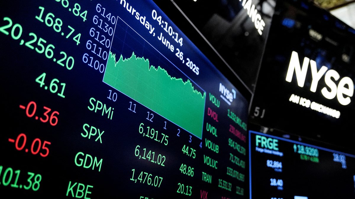 UK borrowing costs spike as Bank of England rate hold fears