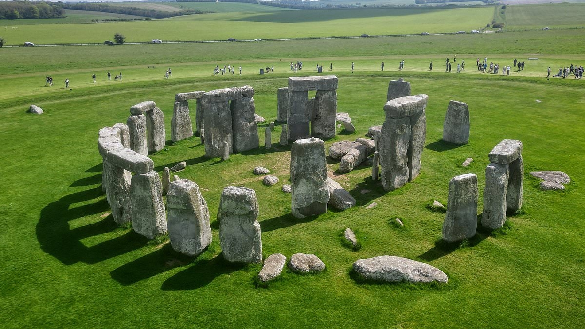 Ząb, który rozwiązuje zagadkę Stonehenge po 5000 lat: Naukowcy odkrywają nowe dowody na to, w jaki sposób kamienie zostały tam przetransportowane