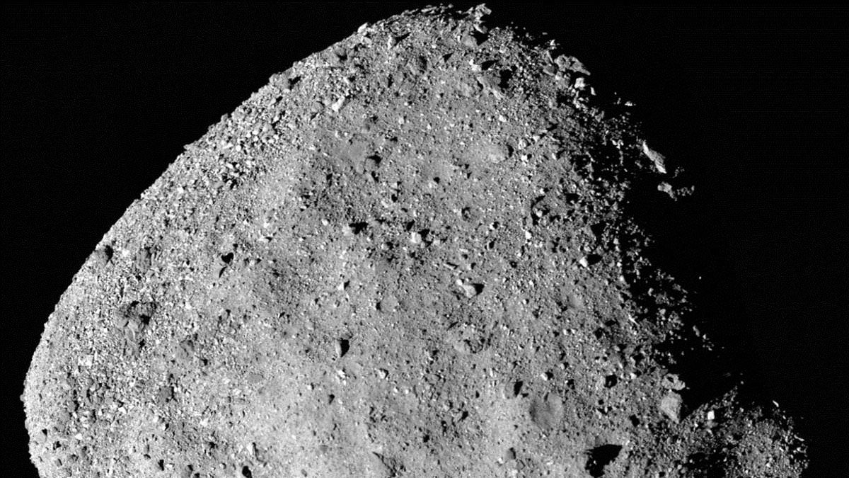 NASA uzay aracı, 200 milyon milden daha uzaktaki bir asteroitten güneşten daha eski toz topladı