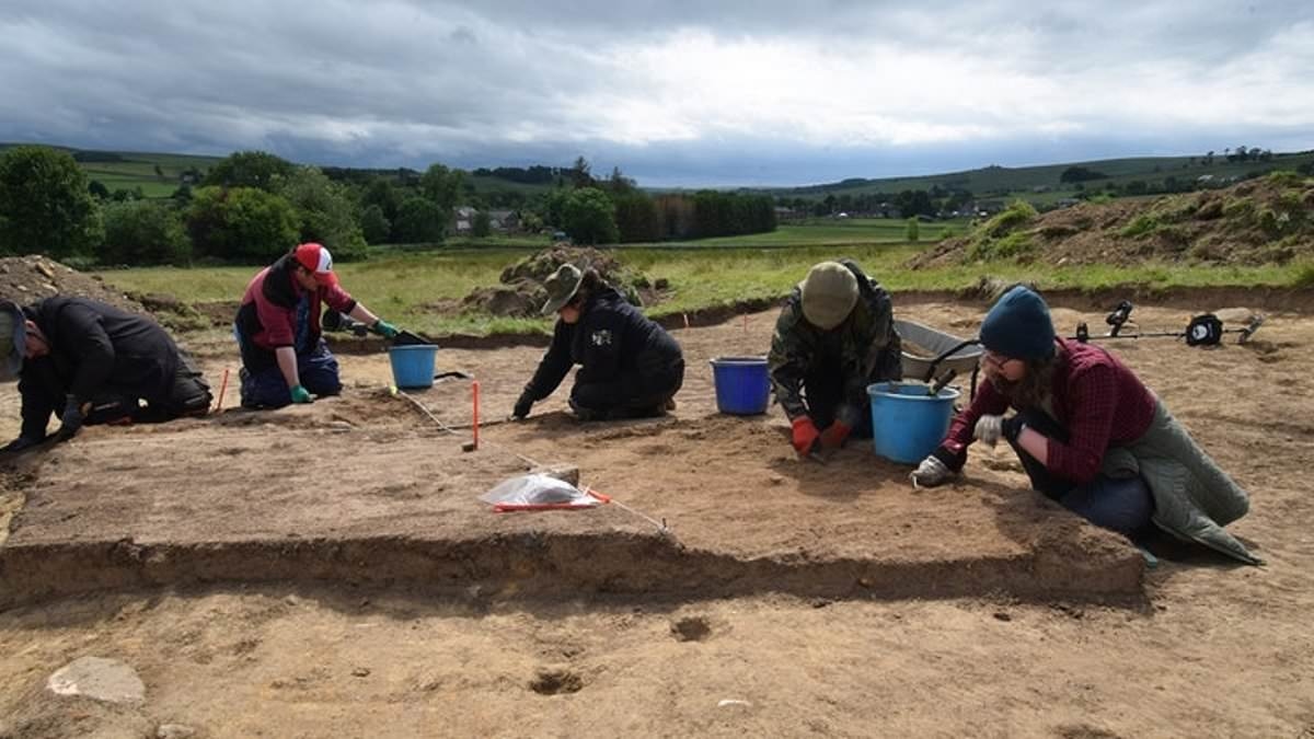 Studentin aus Florida entdeckt bei ihrer ersten Ausgrabung einen unglaublichen 1.200 Jahre alten Schatz