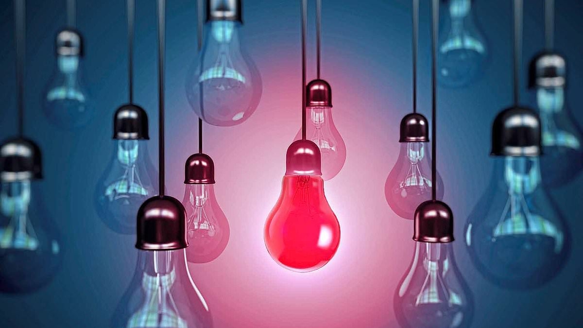 Hoe het vervangen van uw oude gloeilampen door nieuwe LED-lampen uw risico op diabetes, obesitas en zelfs dementie vergroot - terwijl experts een verontrustende link tussen moderne lampen en ziektes onthullen