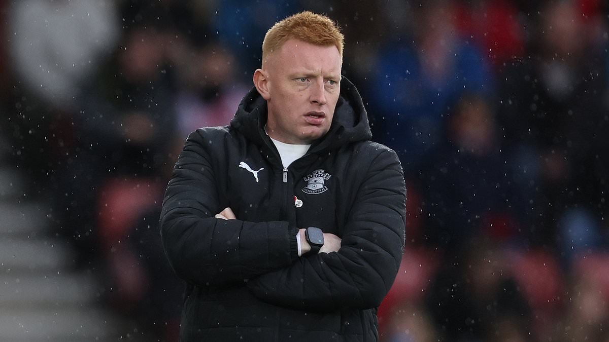 Уилл Стилл УВОЛЕН: «Саутгемптон» уволил 33-летнего тренера после двух побед в 13 играх — после того, как он покинул пост главного тренера во Франции, чтобы быть ближе к девушке, ведущей Sky Sports