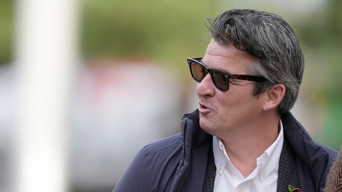 Joey Barton beweert dat er een staatscomplot tegen hem gaande is - en hij vreest gevangen te worden gezet - terwijl hij Jeremy Vine ervan beschuldigt hem 'uit te schelden' op weg naar de rechtbank