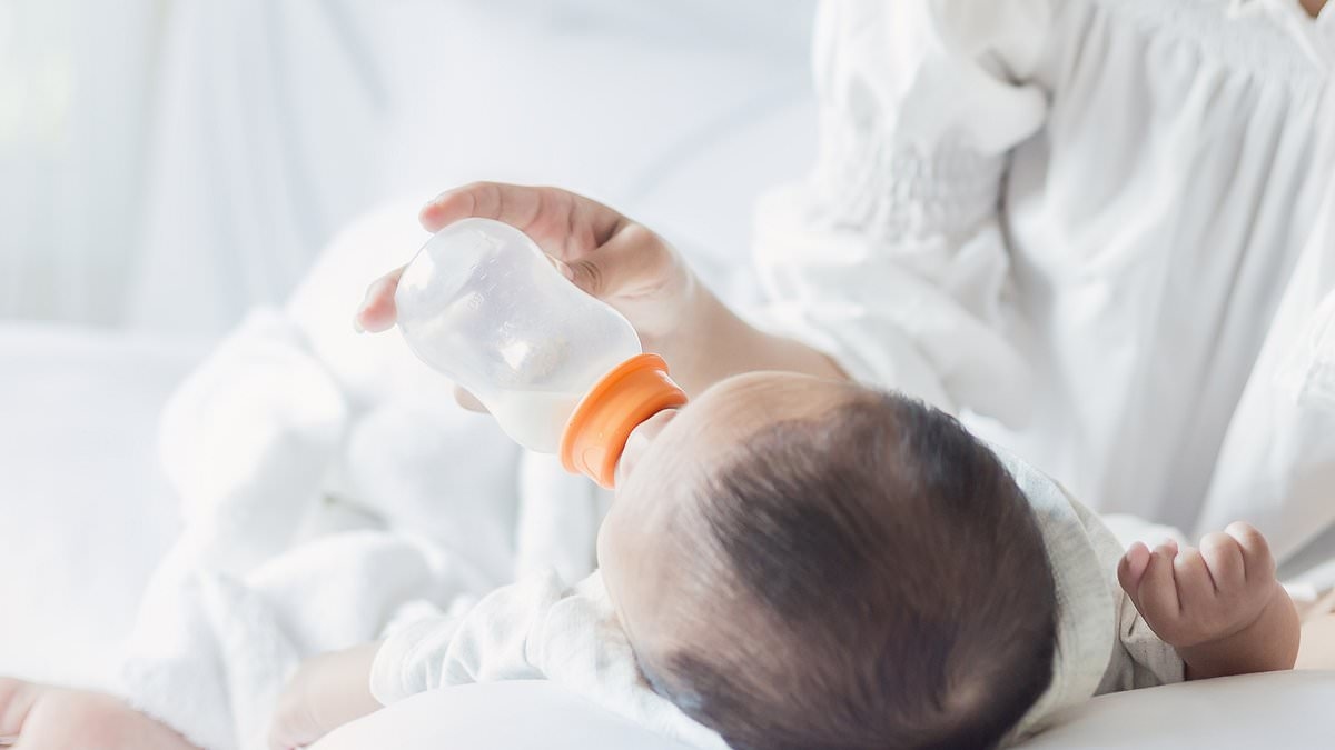 Bakterienalarm führt zu dringendem Rückruf von Säuglingsnahrung, da Säuglinge in ganz Amerika erkranken.