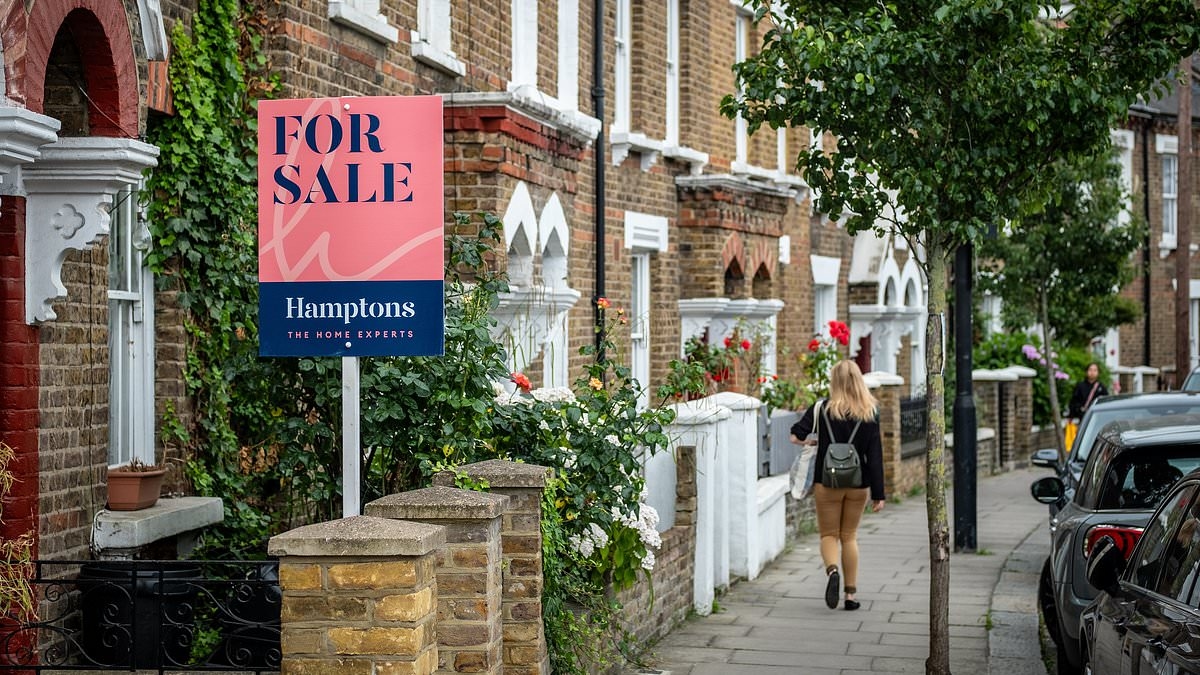 Over-ambitious sellers forced to cut prices on 32% of homes: Rightmove