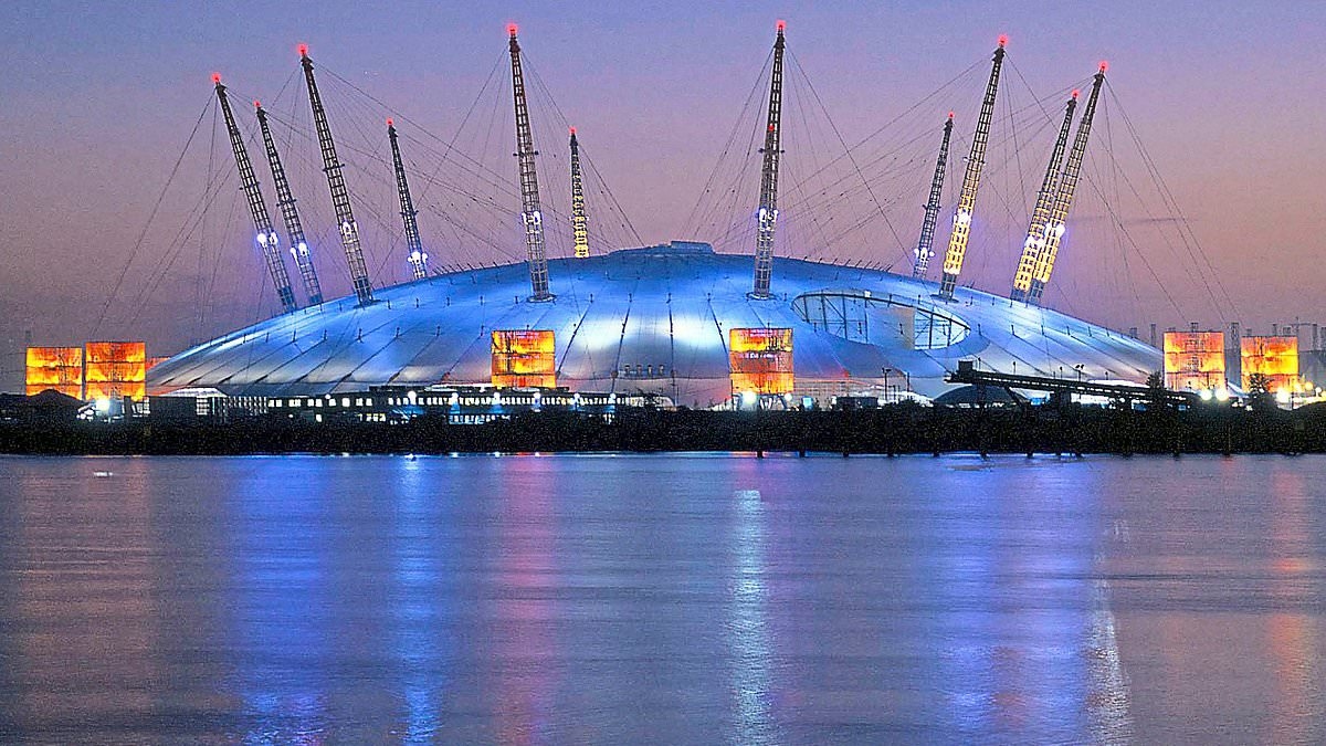 Miliband's ruining British steel, blasts Millennium Dome builder
