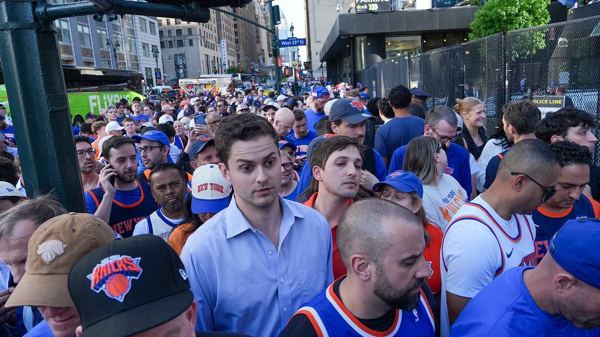 Chaos outside Madison Square Garden as thousands of NBA fans struggle to get past metal detectors and police barricades ahead of Trump's arrival