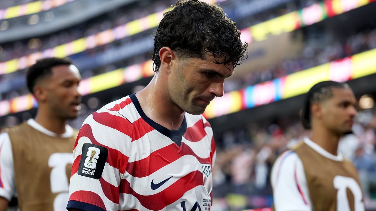 USMNT left sweating over star man Christian Pulisic as he suffers worrying injury in World Cup opener