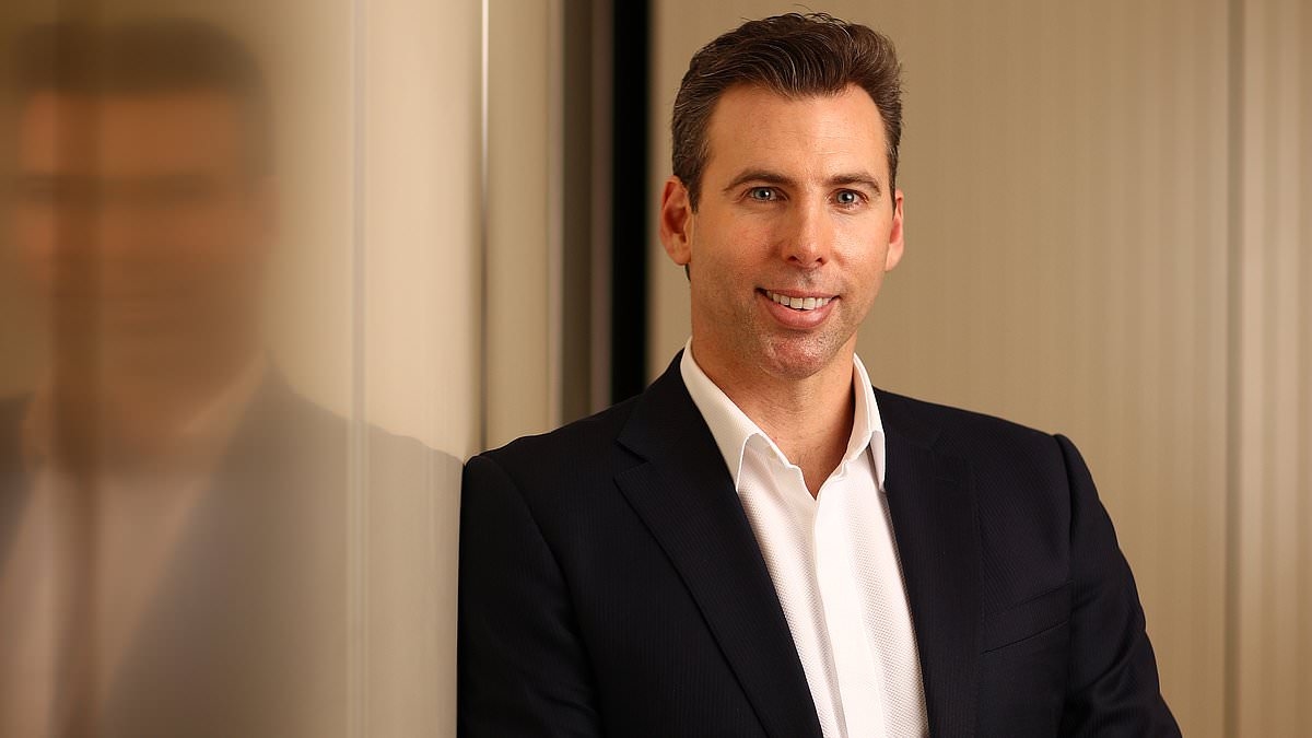 Olympics legend Grant Hackett loses $850,000 on property - but has a $13.4million win in one of Australia's most exclusive suburbs