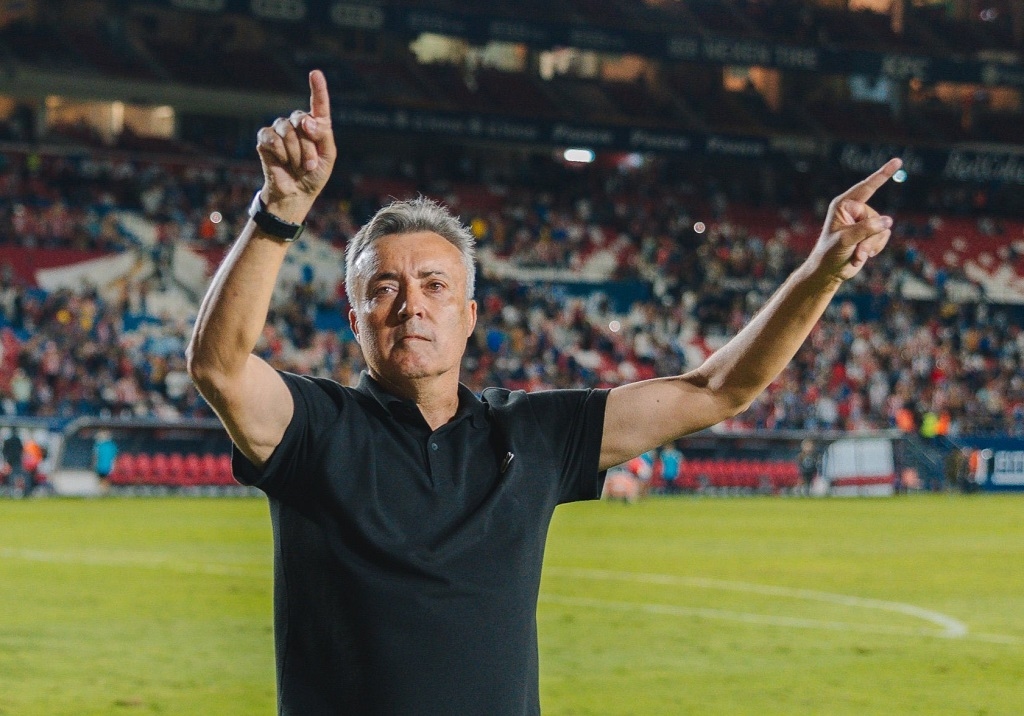 Domenec Torrent, nuovo allenatore del Chivas; Mateo Chávez, verso l'Europa