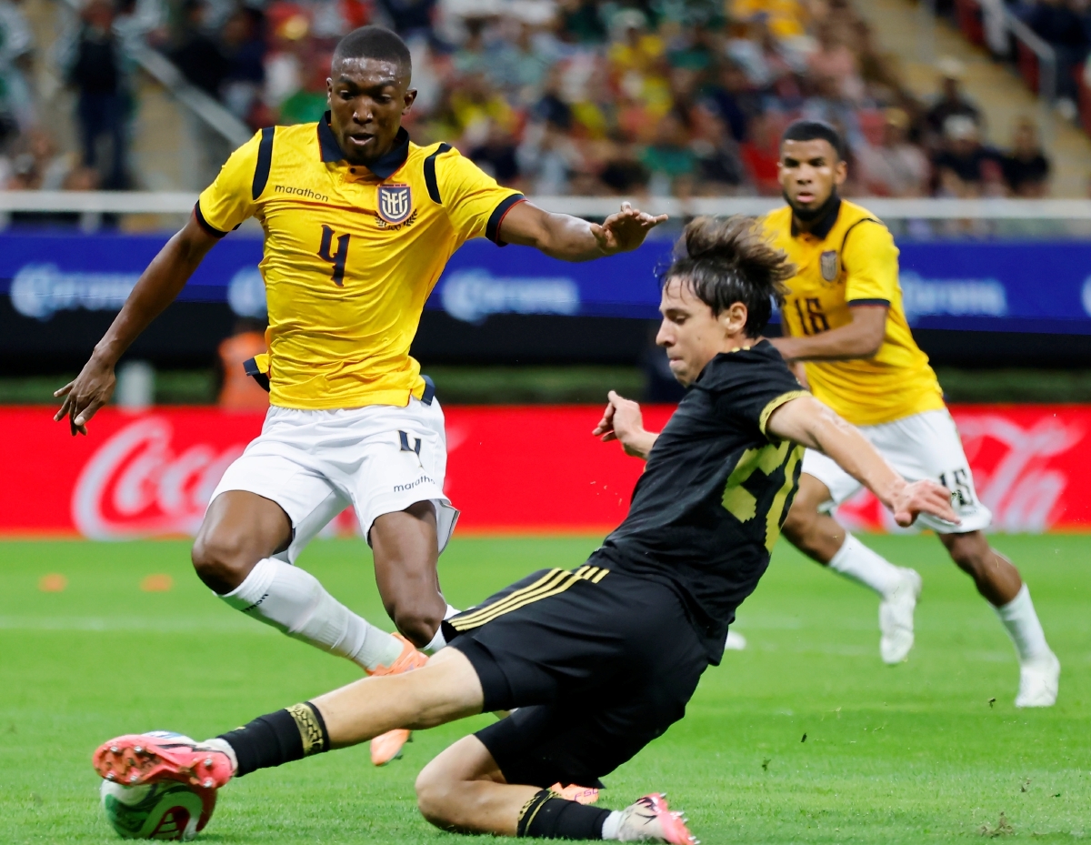 El Tri, adrift again