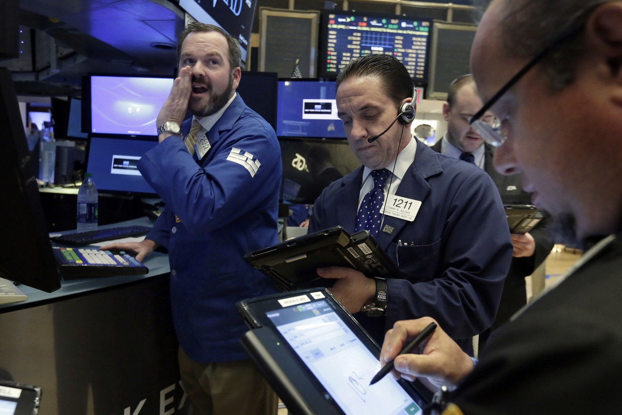 Wall Street cierra con pérdidas afectado por reporte de la inflación y precios del petróleo