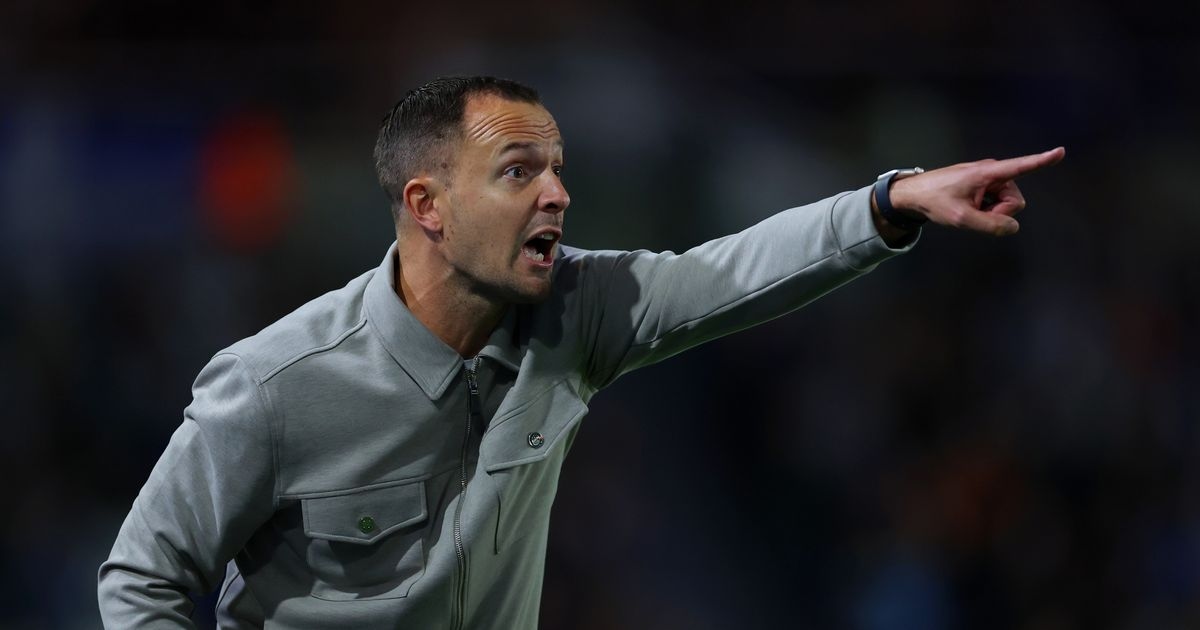 Il capo del Birmingham City Chris Davies risponde alla richiesta dei proprietari prima dell'inizio del campionato