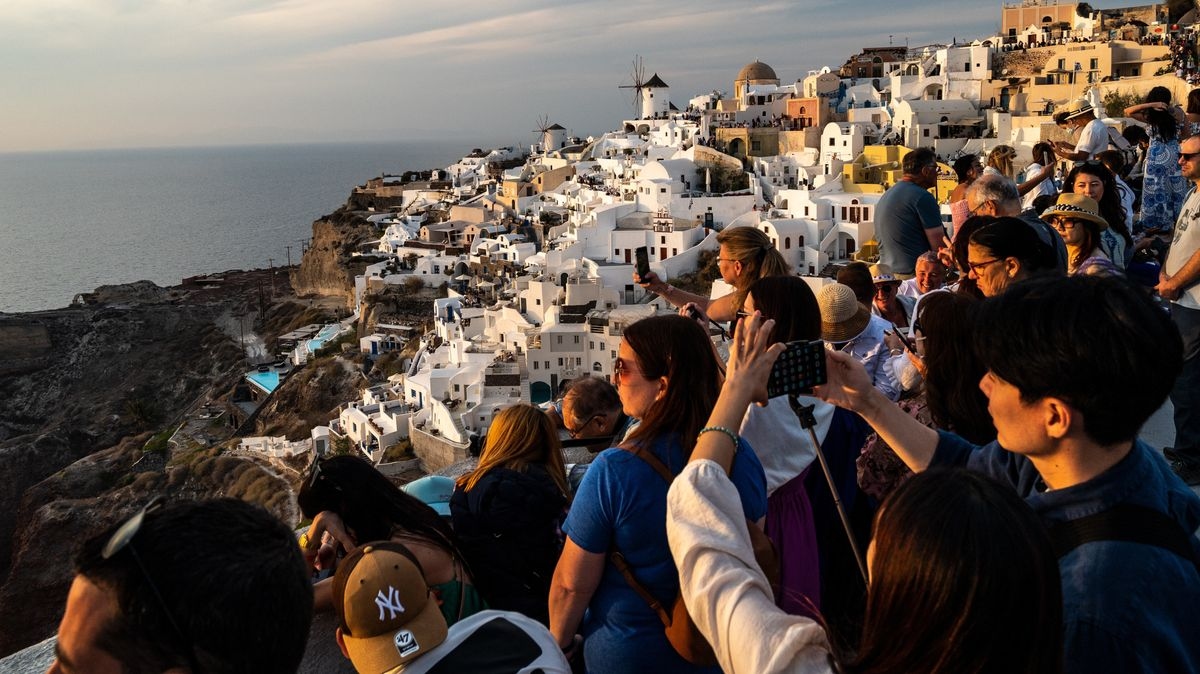 Beautiful Greek island becomes 'one long toilet line' at 7am and overrun by tourists