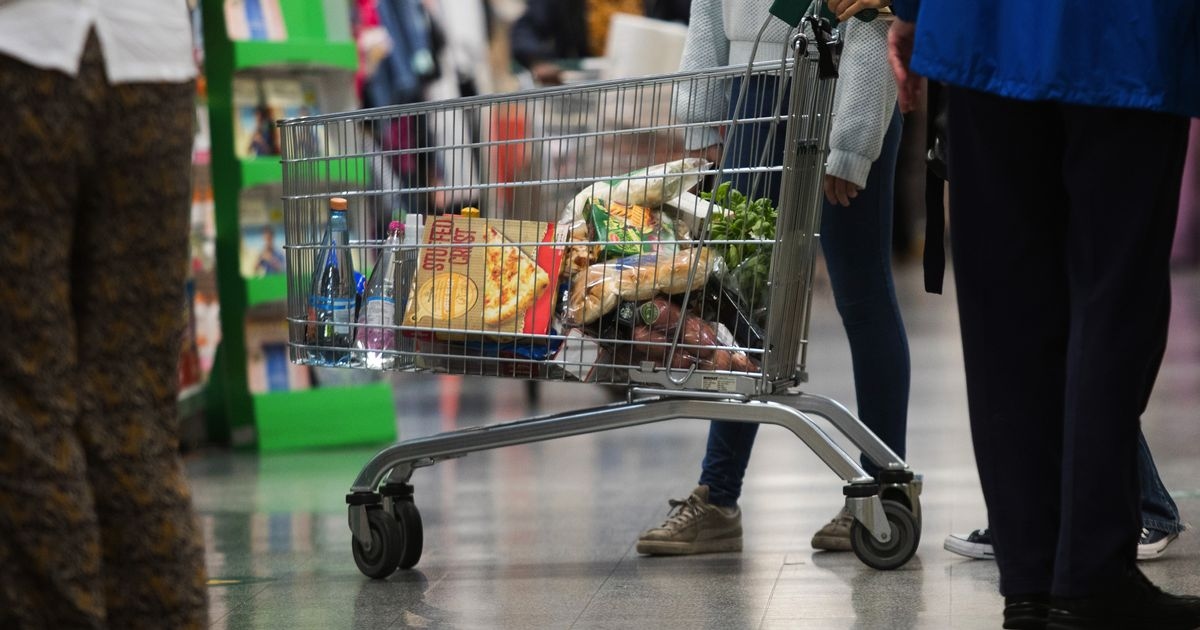 Najlepsze czasy na zakup artykułów z żółtą naklejką w sklepach Tesco, Aldi, Lidl, Asda i Sainsbury's