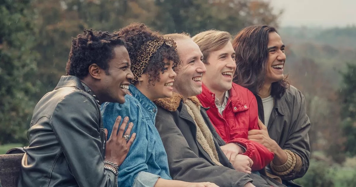 Siete programas queer "brillantes" para ver en maratón este mes del Orgullo