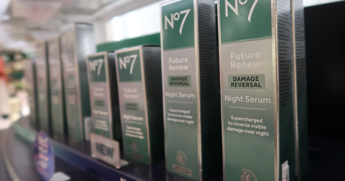 El suero No7 de Boots que "revierte" los signos de daño en la piel se vende cada 7 segundos