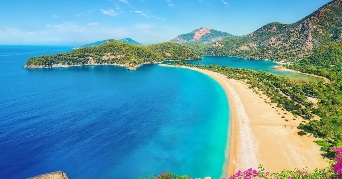 Europas „sonnigster Strand“ bietet goldenen Sand, kristallklares Wasser und Flüge ab 17,99 £