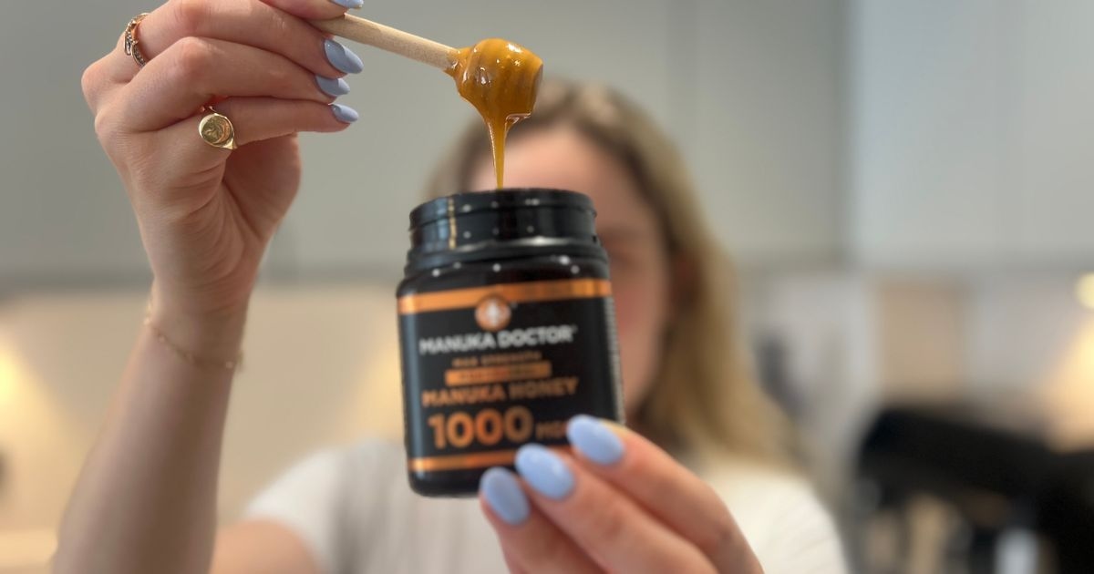 „Ich habe jeden Tag einen Löffel Manuka-Honig gegen Heuschnupfen genommen – die Ergebnisse haben mich schockiert.“