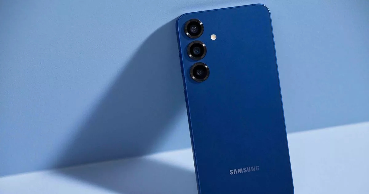 Samsung fans snap up 70p a day Galaxy S25 with £220 freebie – but it's selling fast
