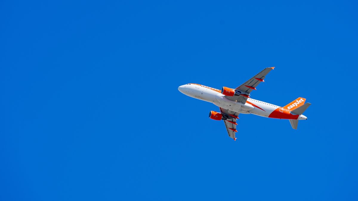 Latest Ryanair and easyJet mobile boarding pass rules