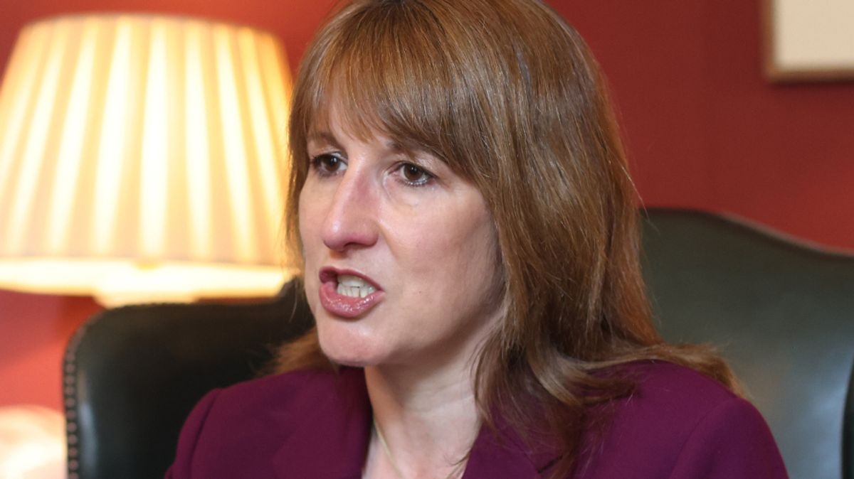 Rachel Reeves warns 'now is not the time to put UK economic stability at risk' after UK economy GROWS