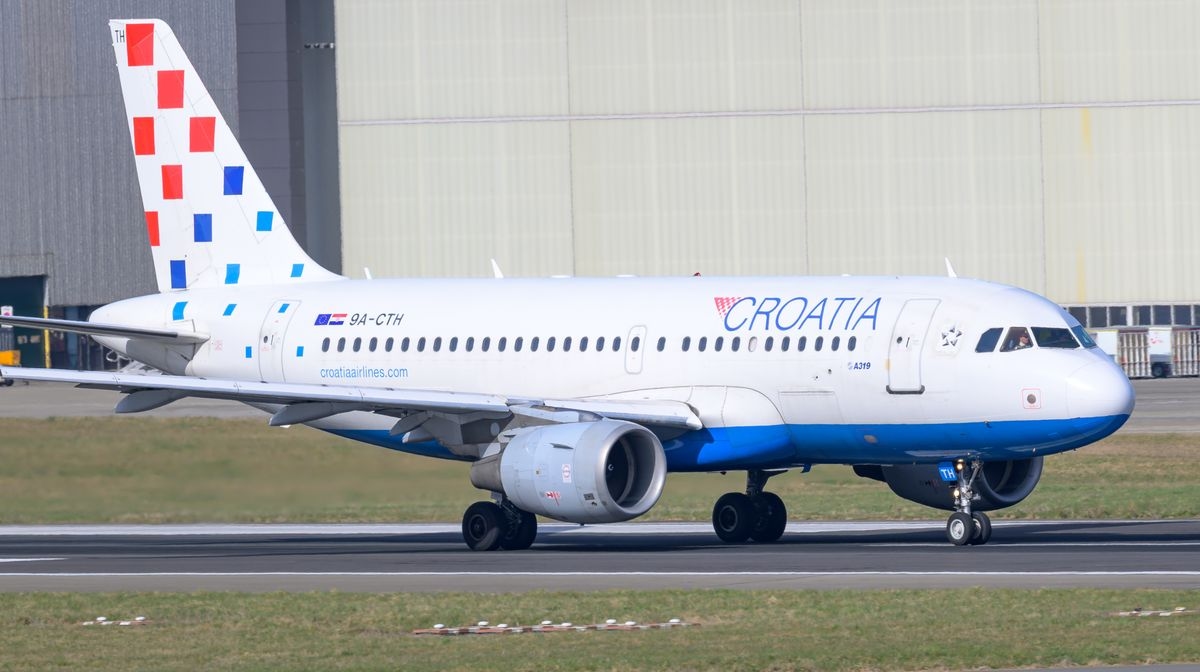 Video shows passenger jet skidding off runway in aborted take-off drama