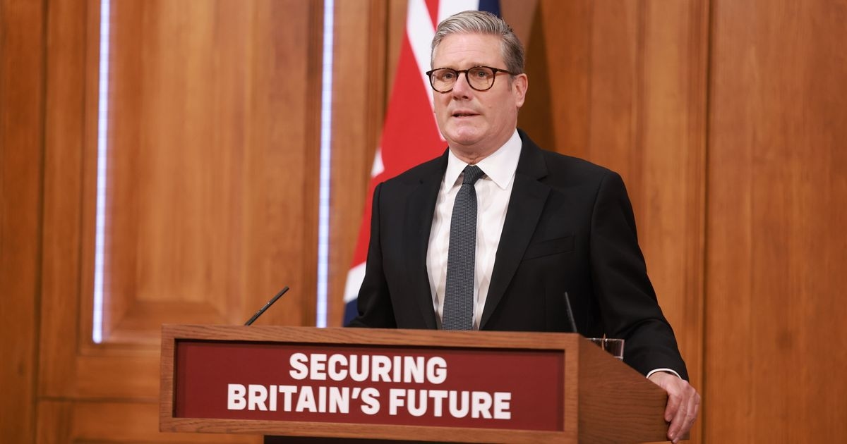 Keir Starmer AO VIVO: Primeiro-ministro alerta que o Reino Unido corre o risco de "se tornar uma ilha de estranhos" em importante coletiva de imprensa