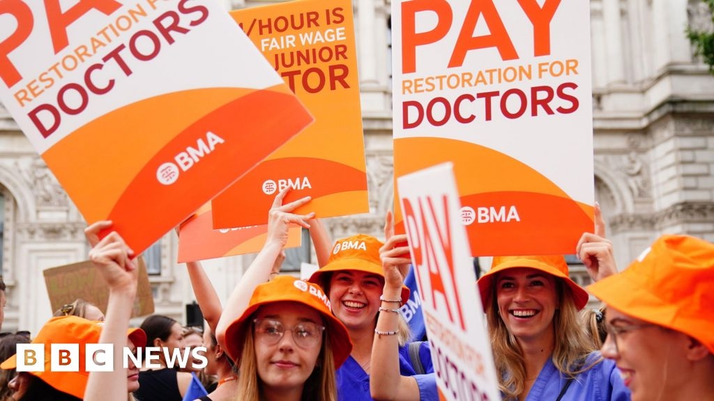 Médicos ameaçam greve após oferta salarial de 4%