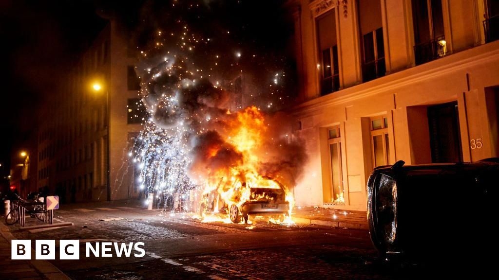 Cientos de detenidos en enfrentamientos en París tras la victoria del PSG en la Champions League
