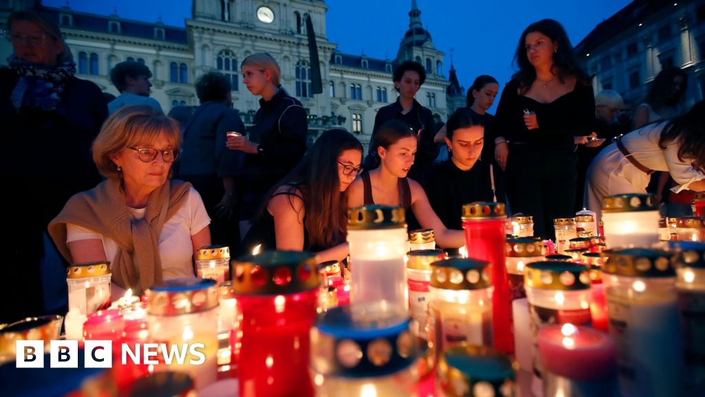 Austriacos celebran una vigilia para lamentar a las 10 víctimas del tiroteo escolar